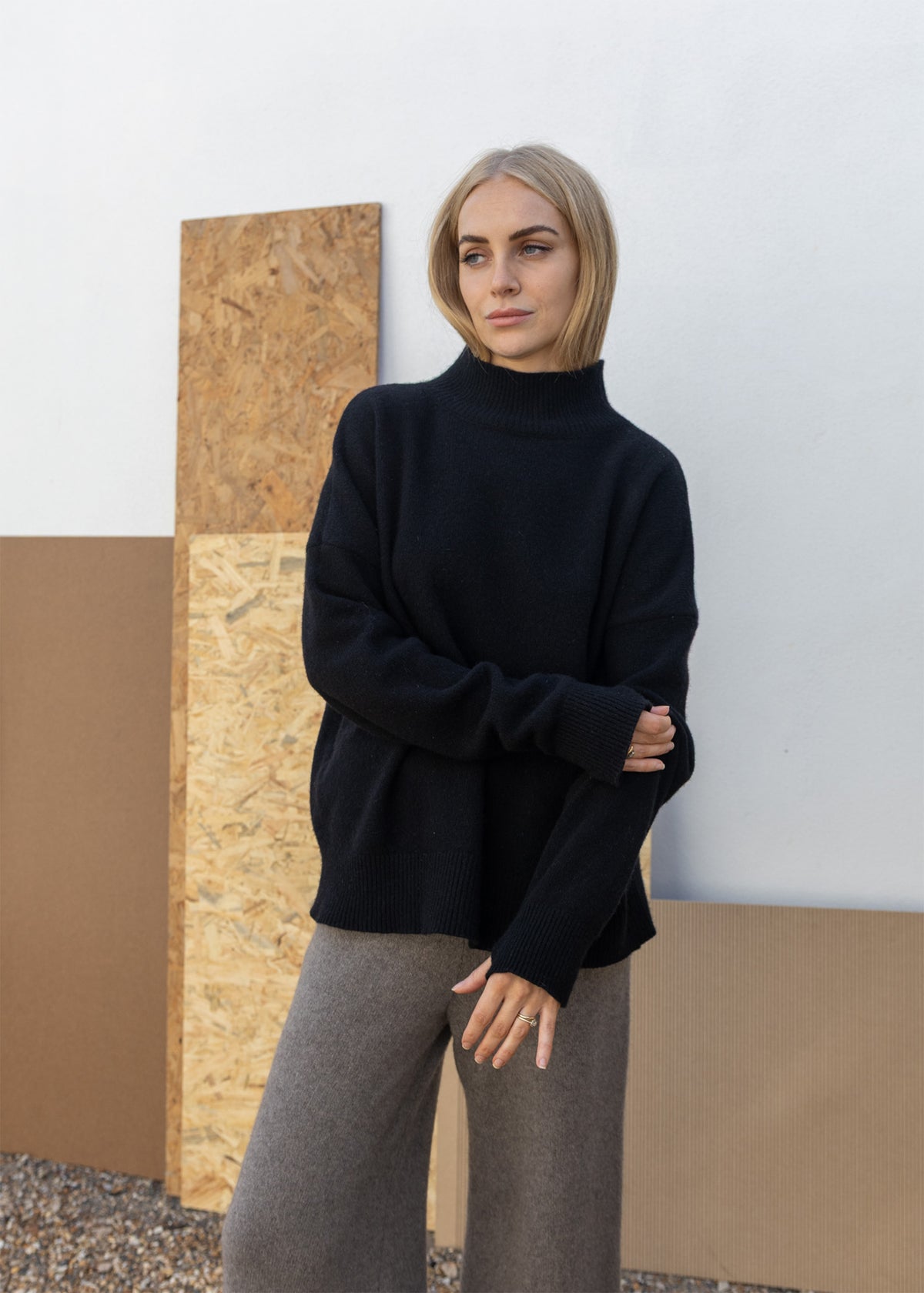High Neck Cashmere Sweater | Black